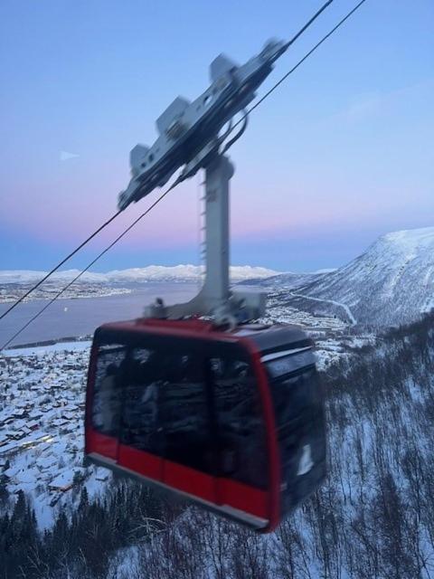 Cozy Little House In Tromso City 外观 照片